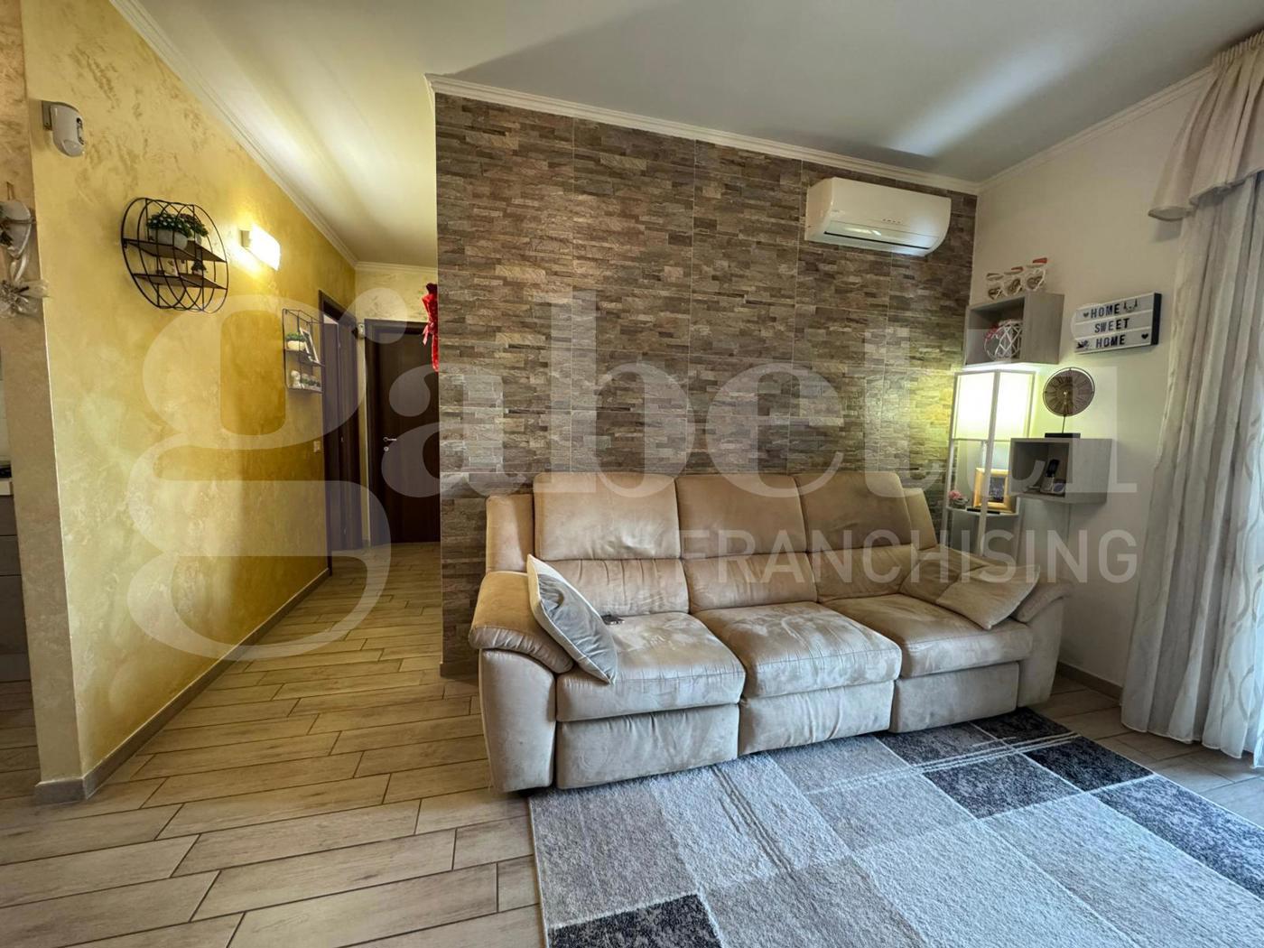 Trilocale con box a Marino