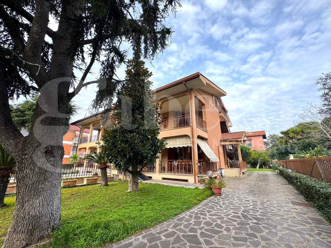 Villa Bifamiliare da ristrutturare a Marino