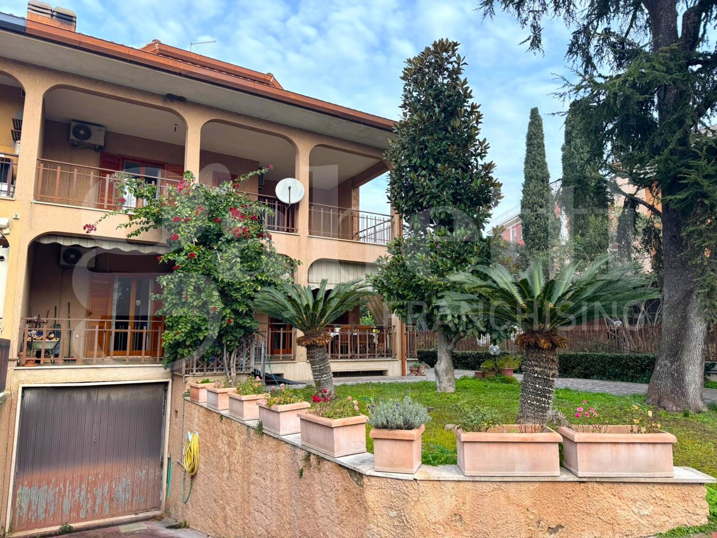 Villa Bifamiliare da ristrutturare a Marino