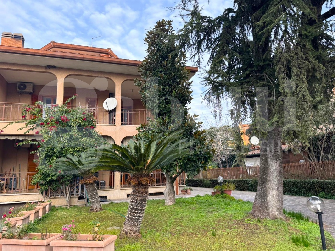 Villa Bifamiliare da ristrutturare a Marino
