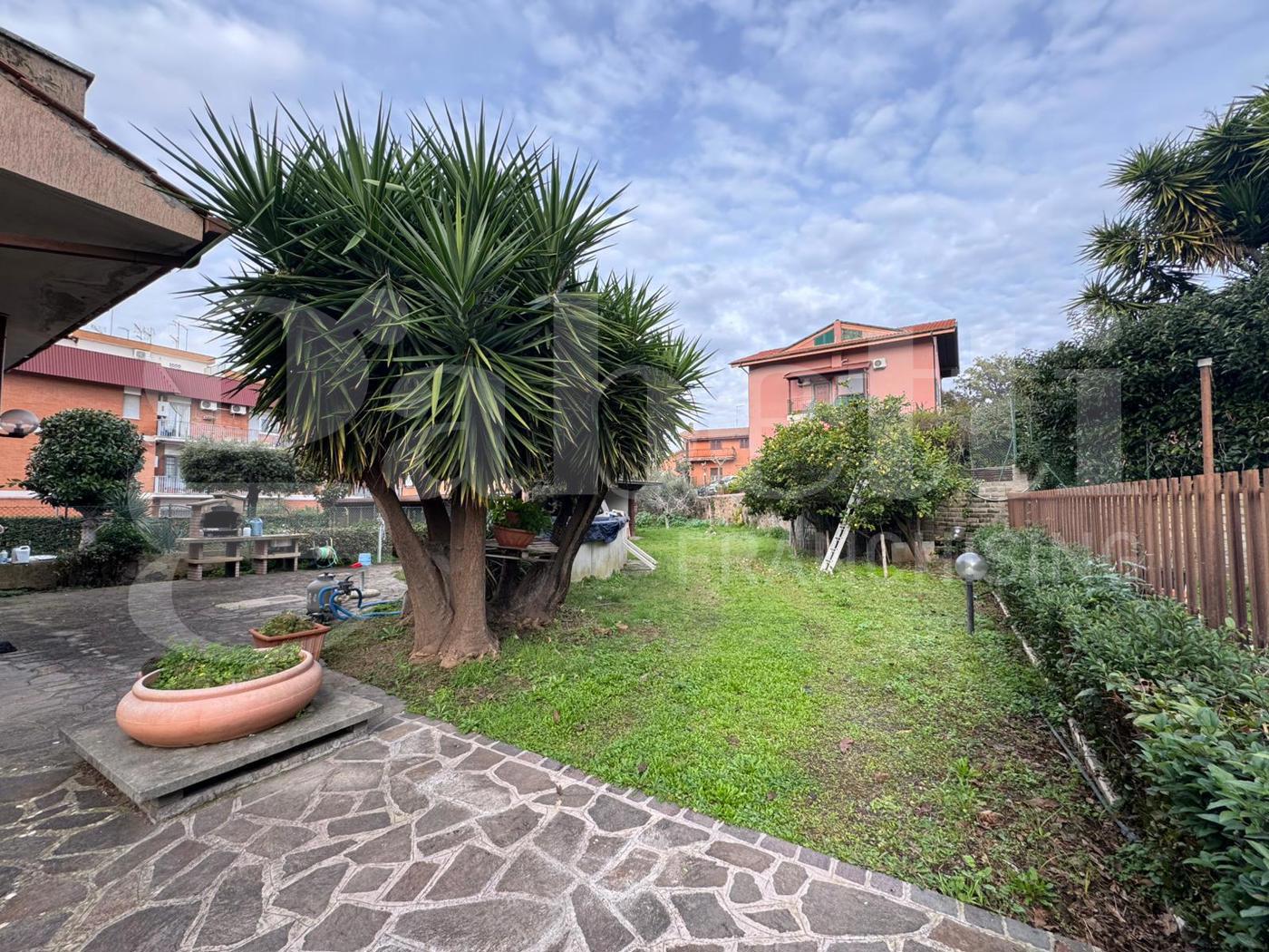 Villa Bifamiliare da ristrutturare a Marino