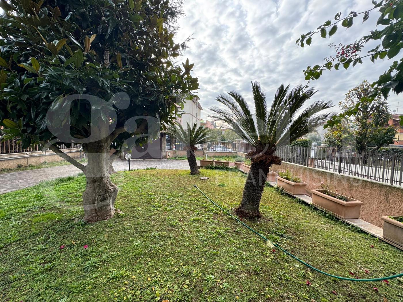 Villa Bifamiliare da ristrutturare a Marino