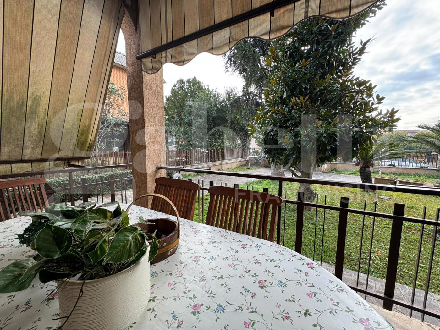 Villa Bifamiliare da ristrutturare a Marino