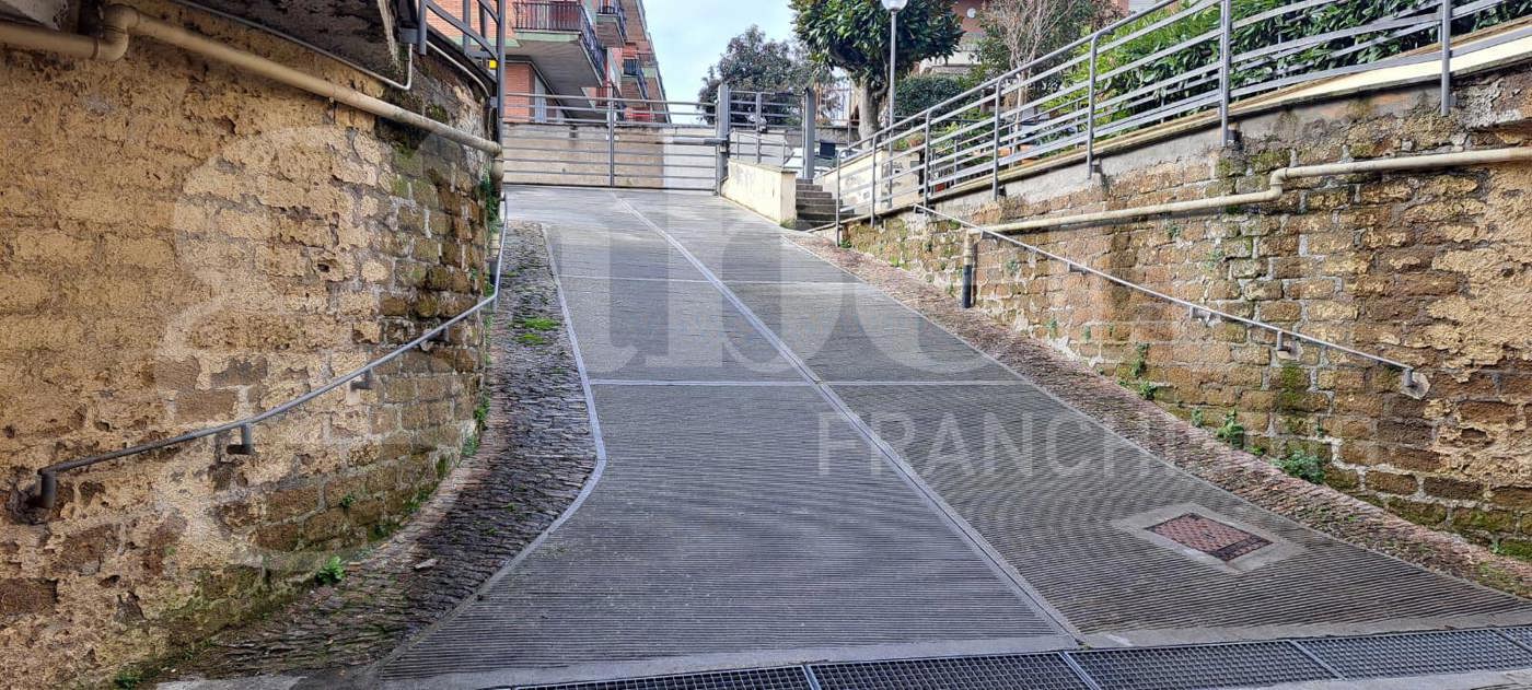 Box/Garage 43mq in vendita a Marino