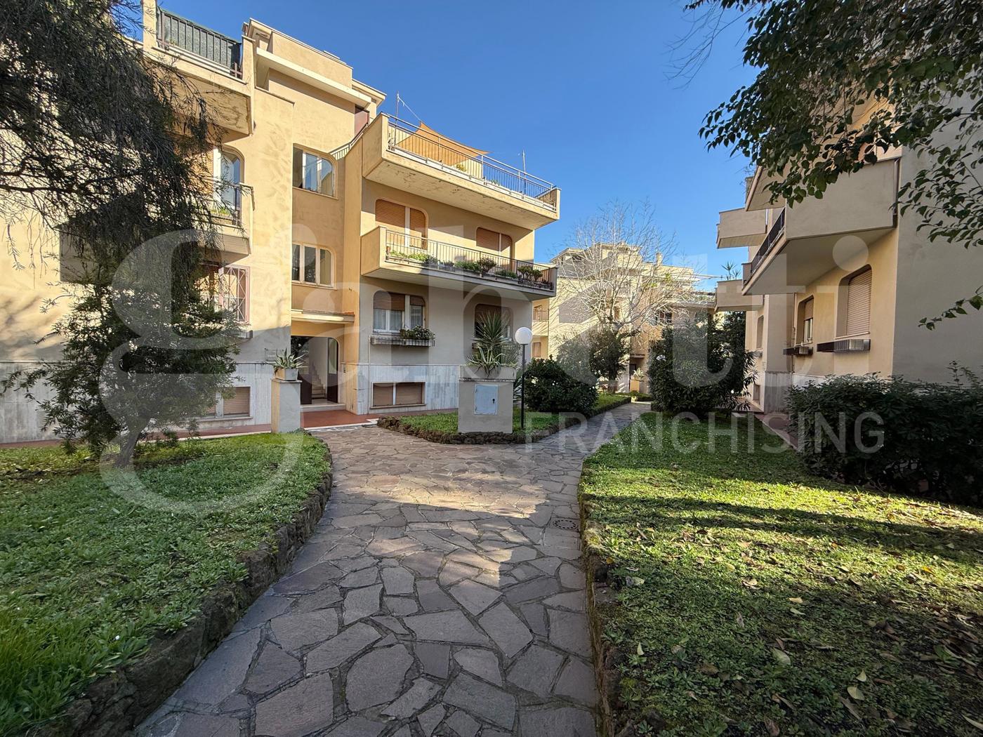 Trilocale da ristrutturare a Roma