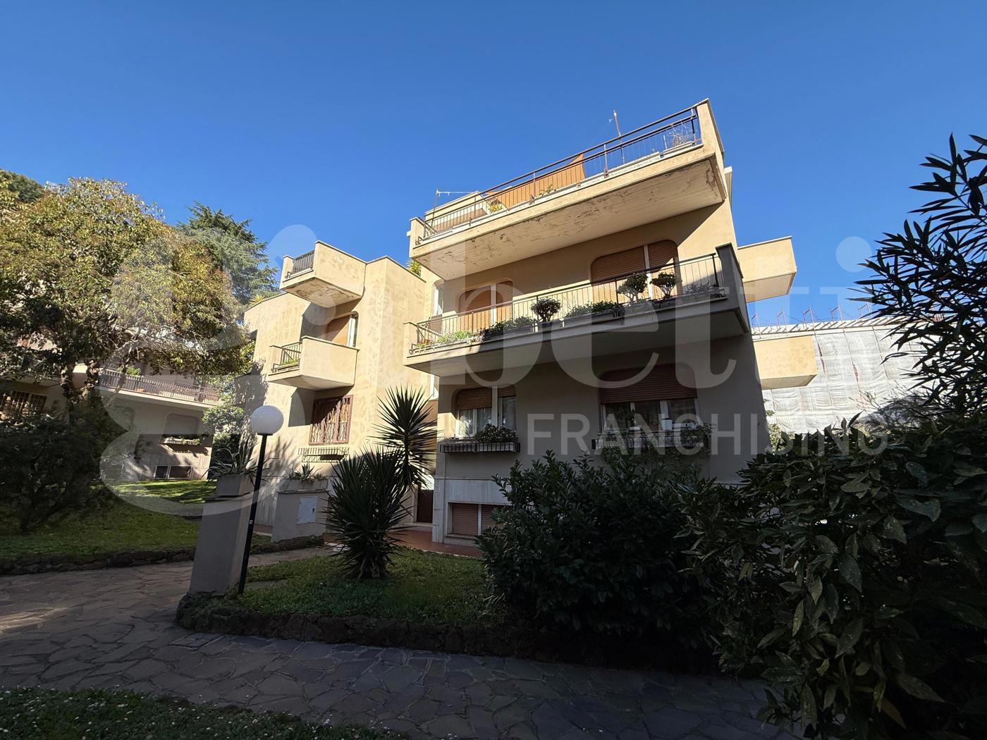 Trilocale da ristrutturare a Roma