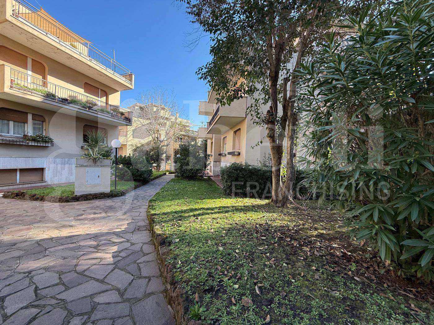 Trilocale da ristrutturare a Roma