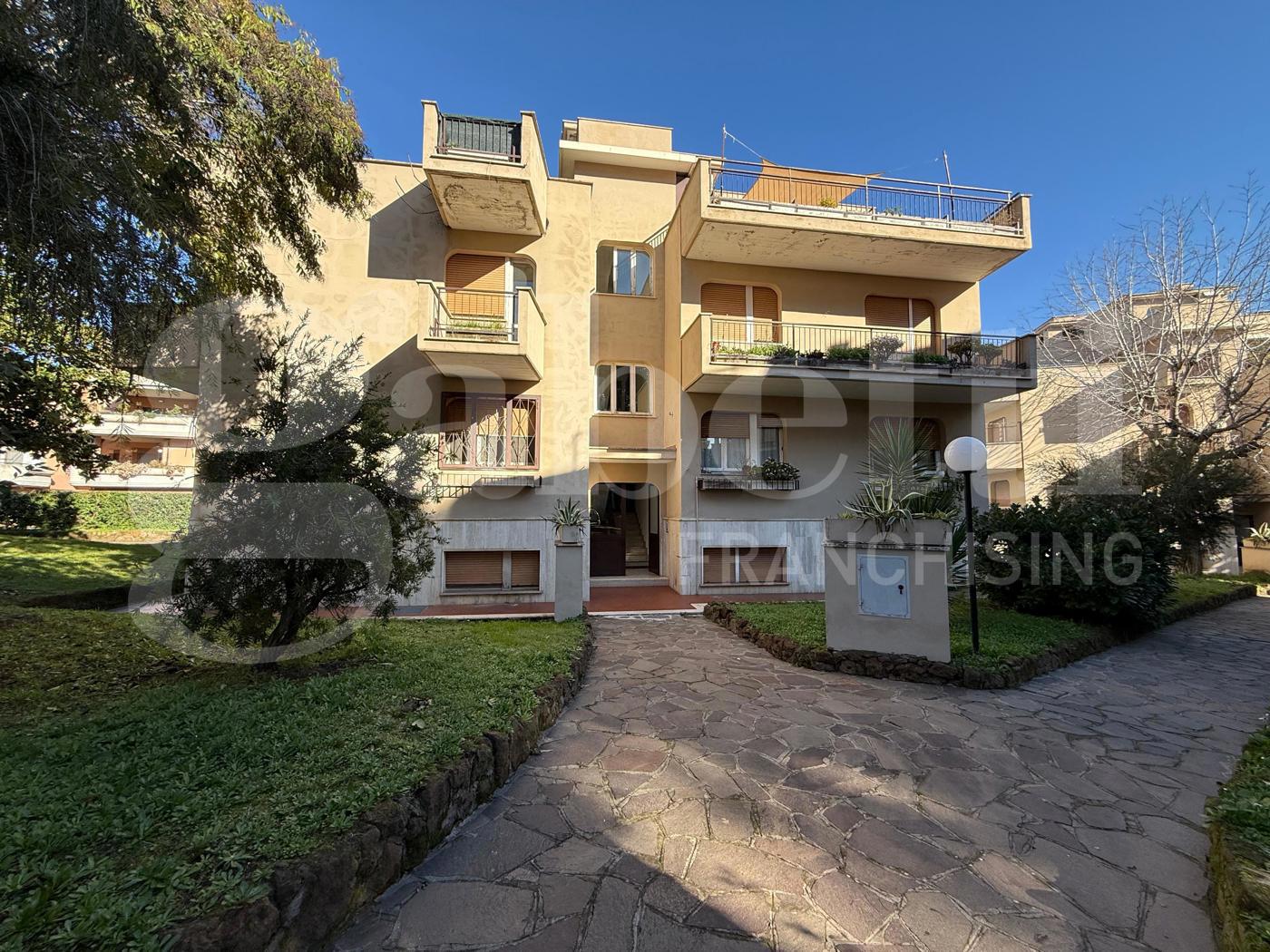 Trilocale da ristrutturare a Roma