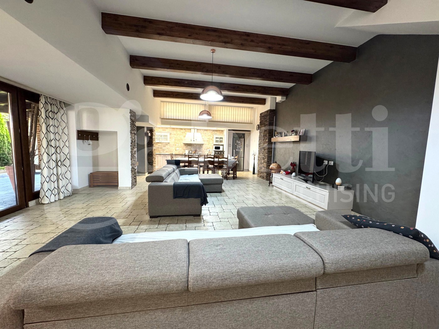 Quadrilocale con giardino a Marino