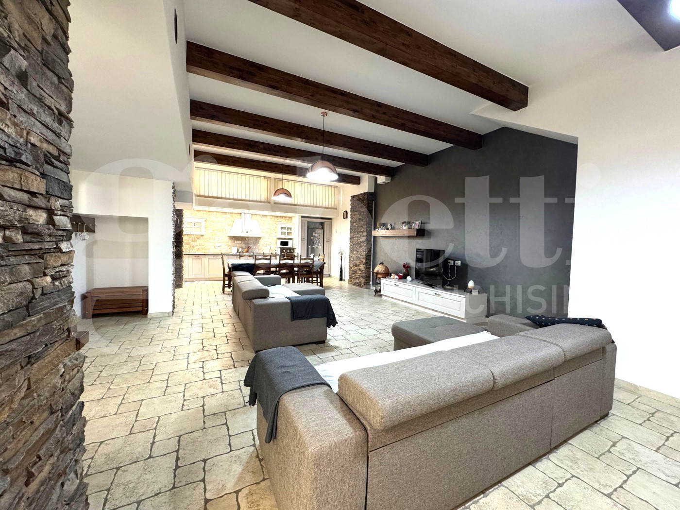 Quadrilocale con giardino a Marino