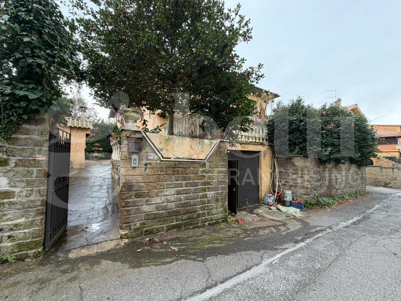 Quadrilocale da ristrutturare a Rocca di Papa