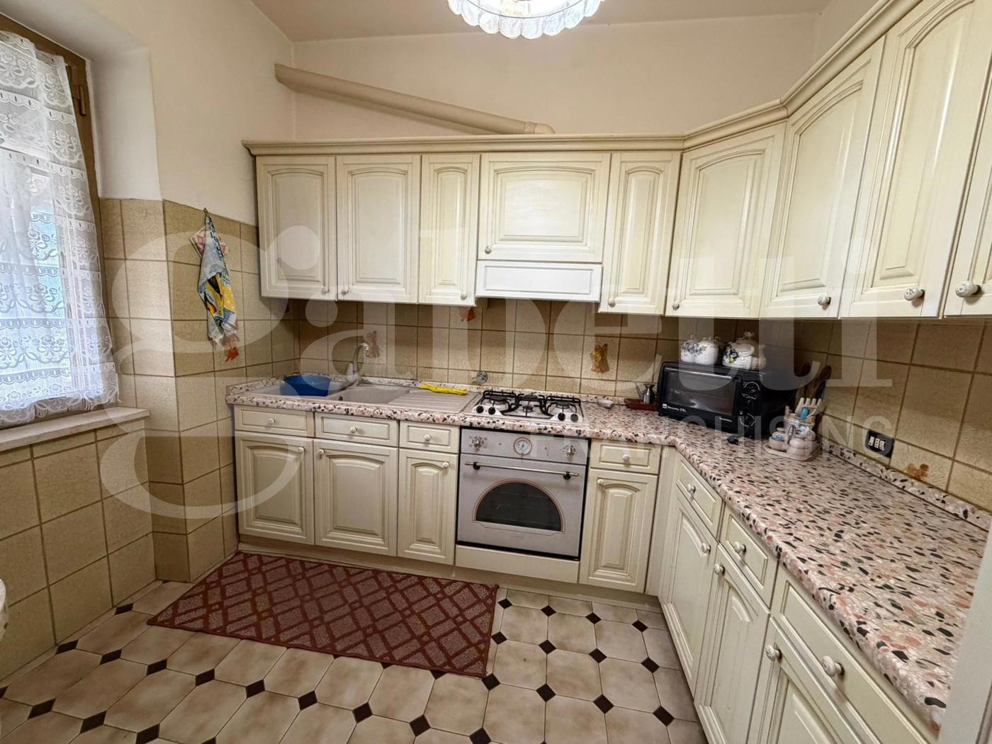 Quadrilocale da ristrutturare a Rocca di Papa