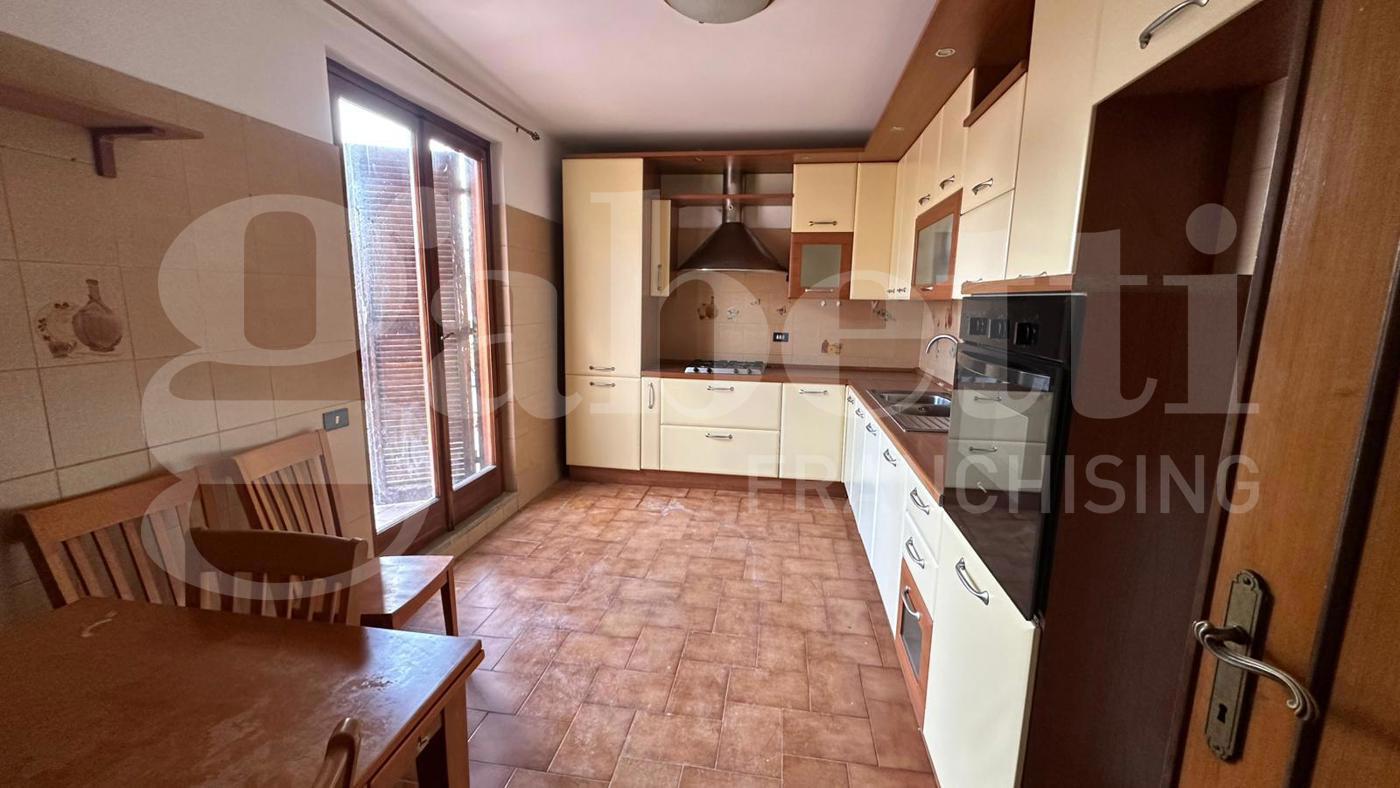 Trilocale arredato in affitto a Marino