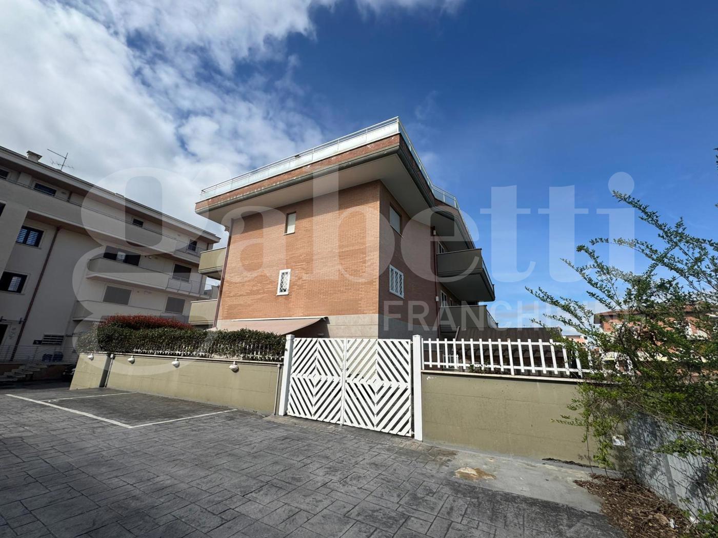 Trilocale con giardino a Marino