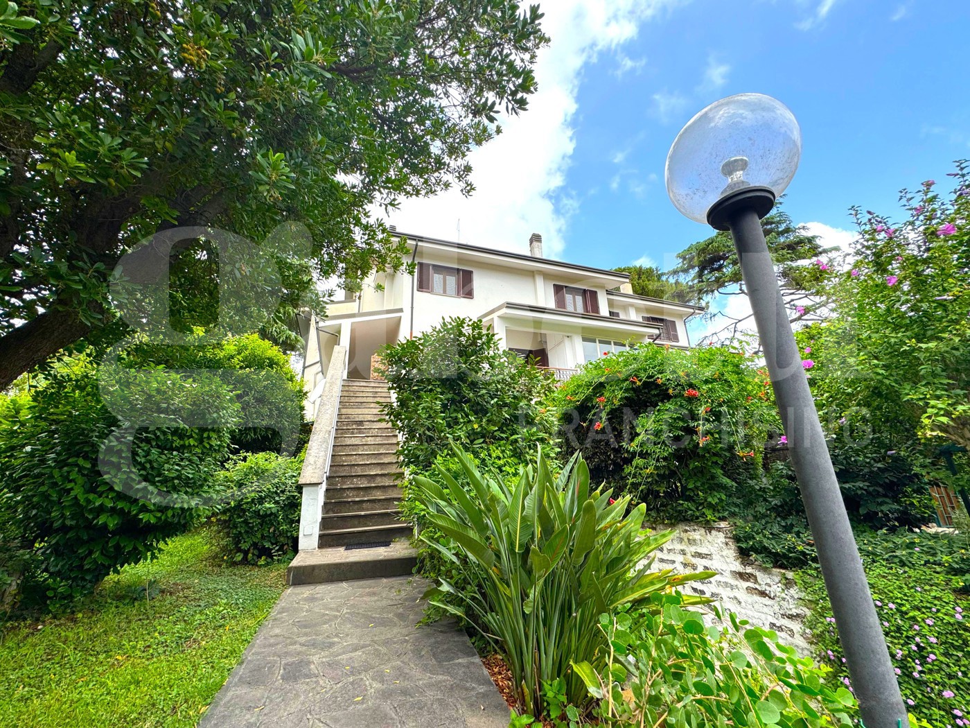 Villa con giardino a Marino