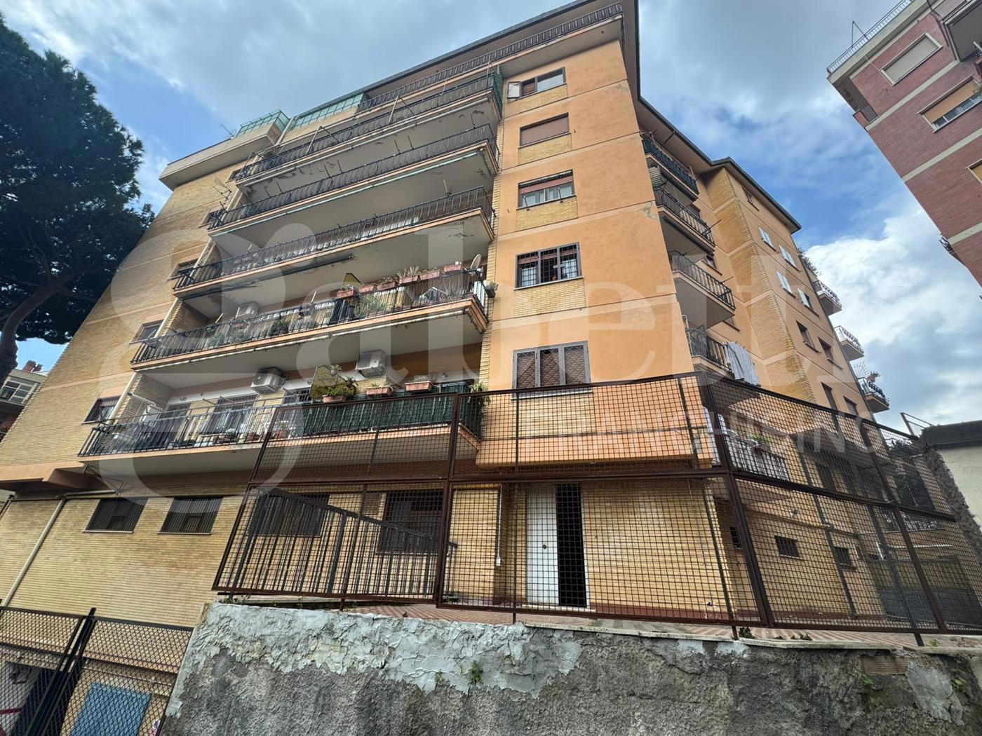 Magazzino in vendita a Marino