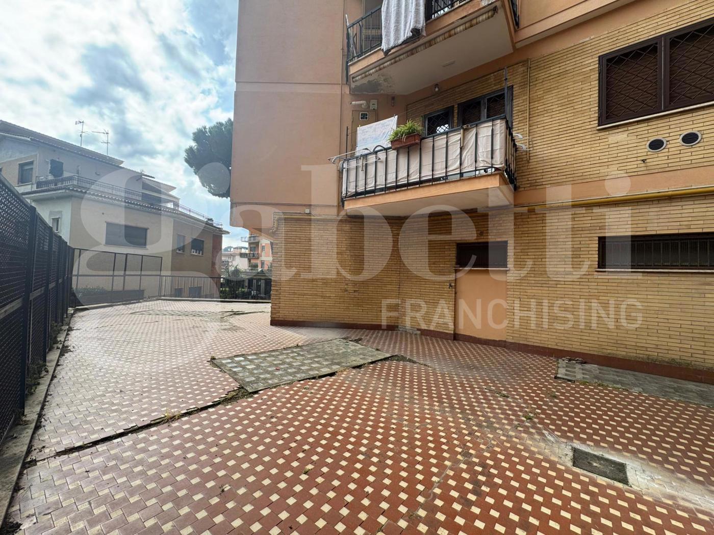 Magazzino in vendita a Marino