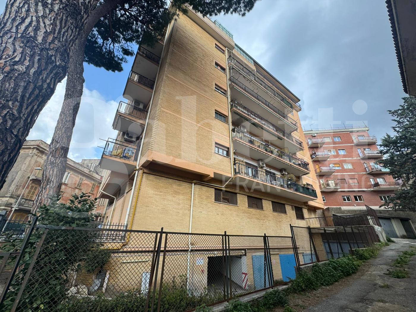 Magazzino in vendita a Marino