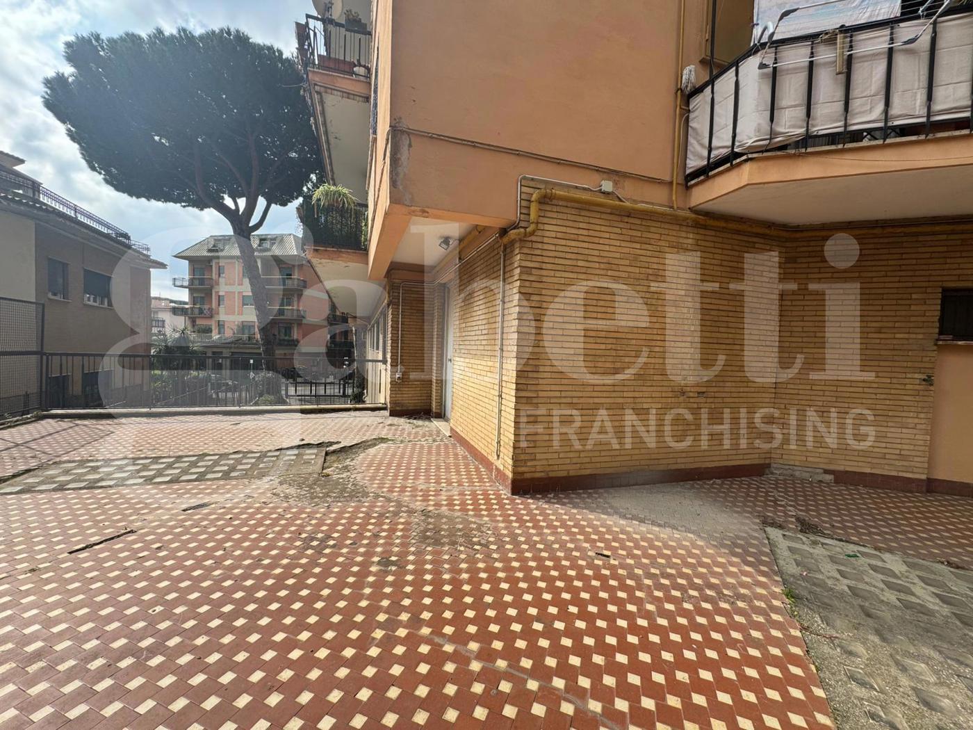 Magazzino in vendita a Marino