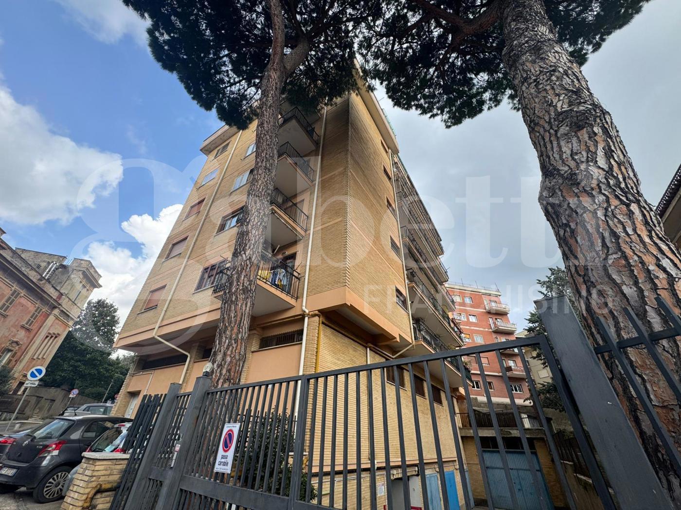 Magazzino in vendita a Marino