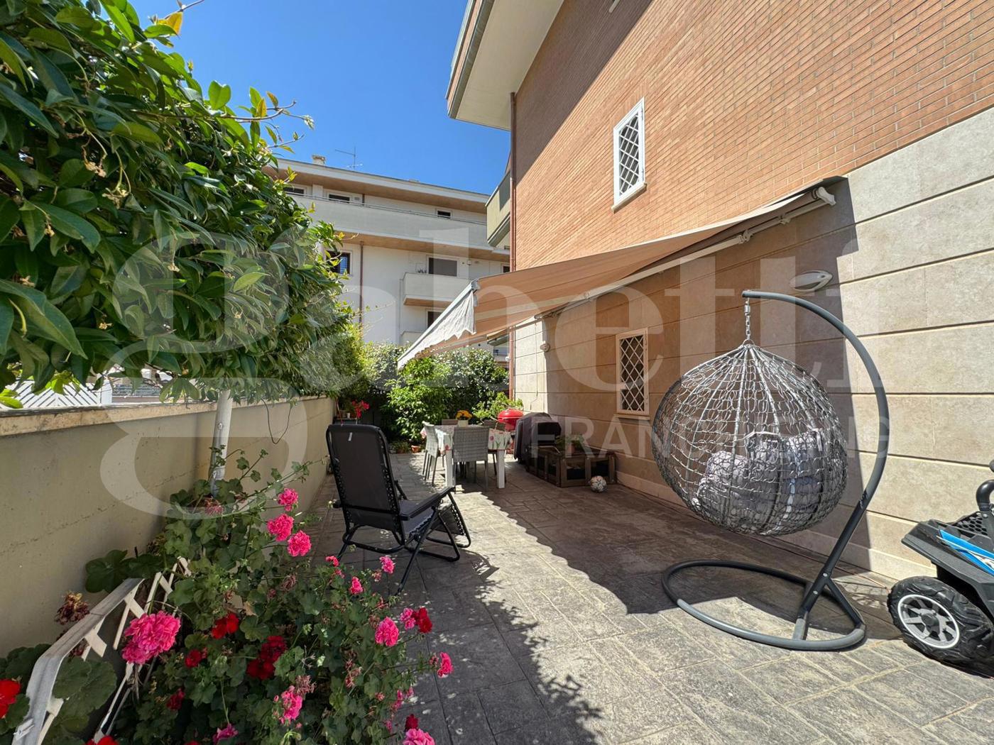 Trilocale con giardino a Marino
