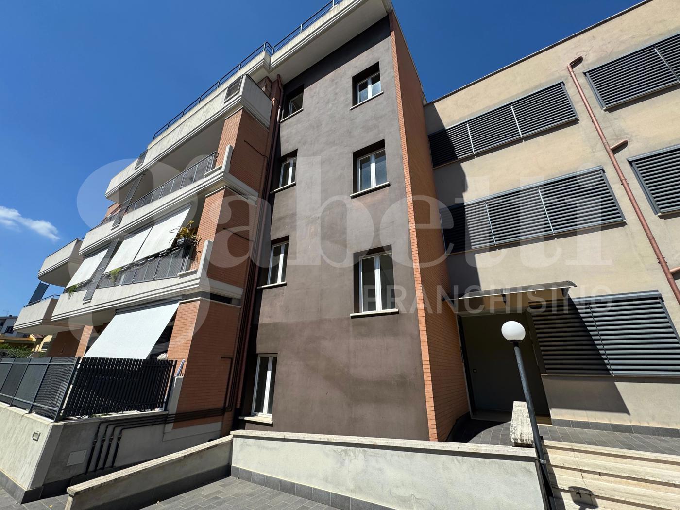 Quadrilocale in affitto a Marino