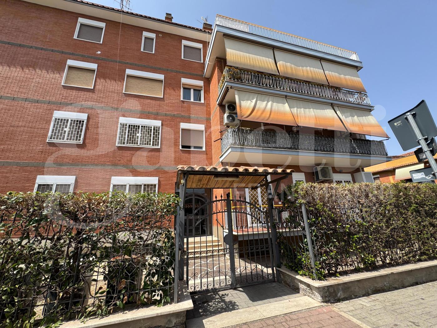 Trilocale da ristrutturare a Ciampino