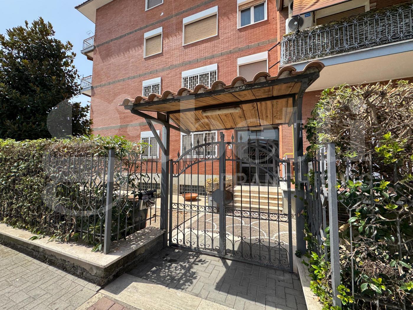 Trilocale da ristrutturare a Ciampino