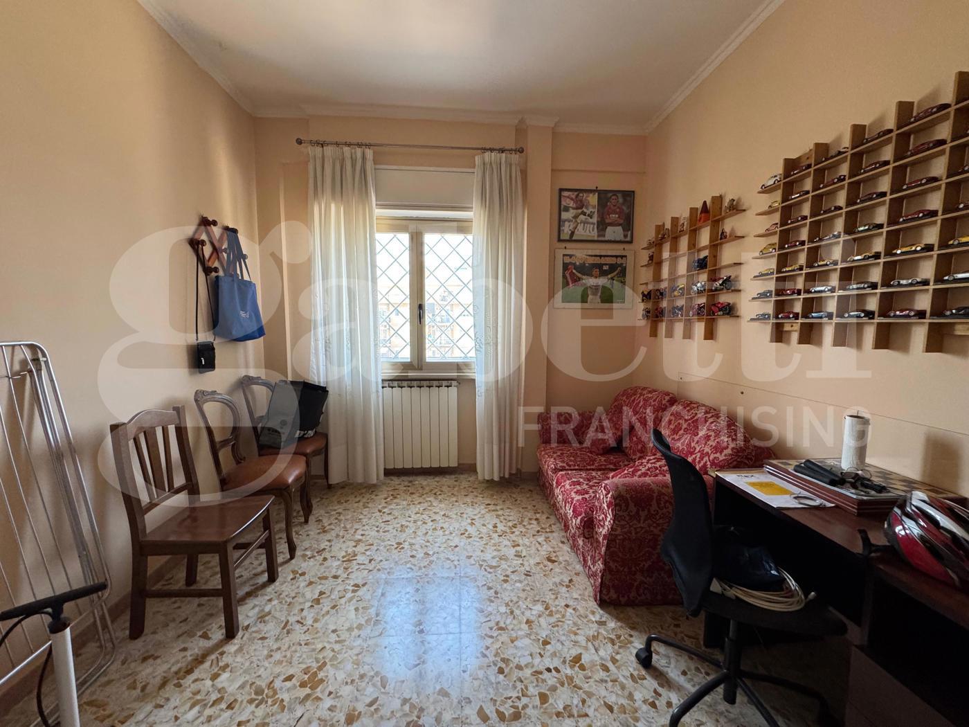 Trilocale da ristrutturare a Ciampino