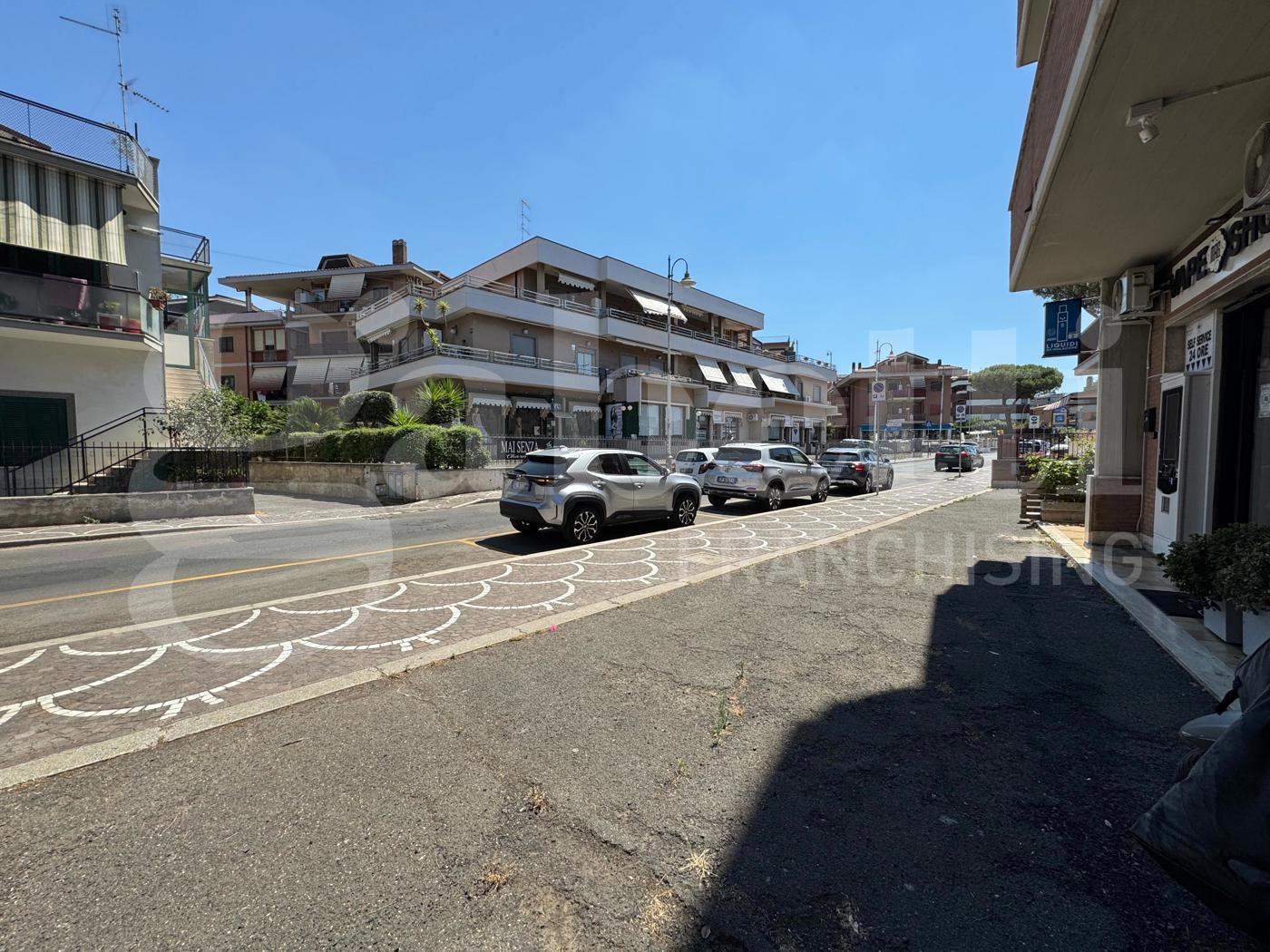 Negozio in affitto a Marino