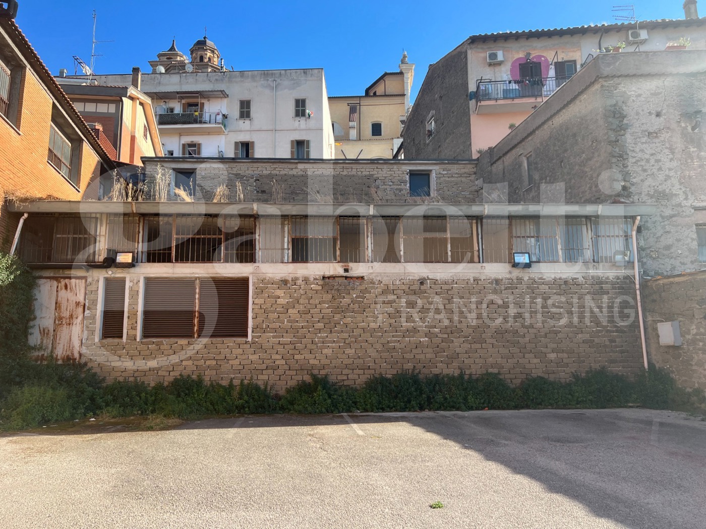 Magazzino in vendita a Marino
