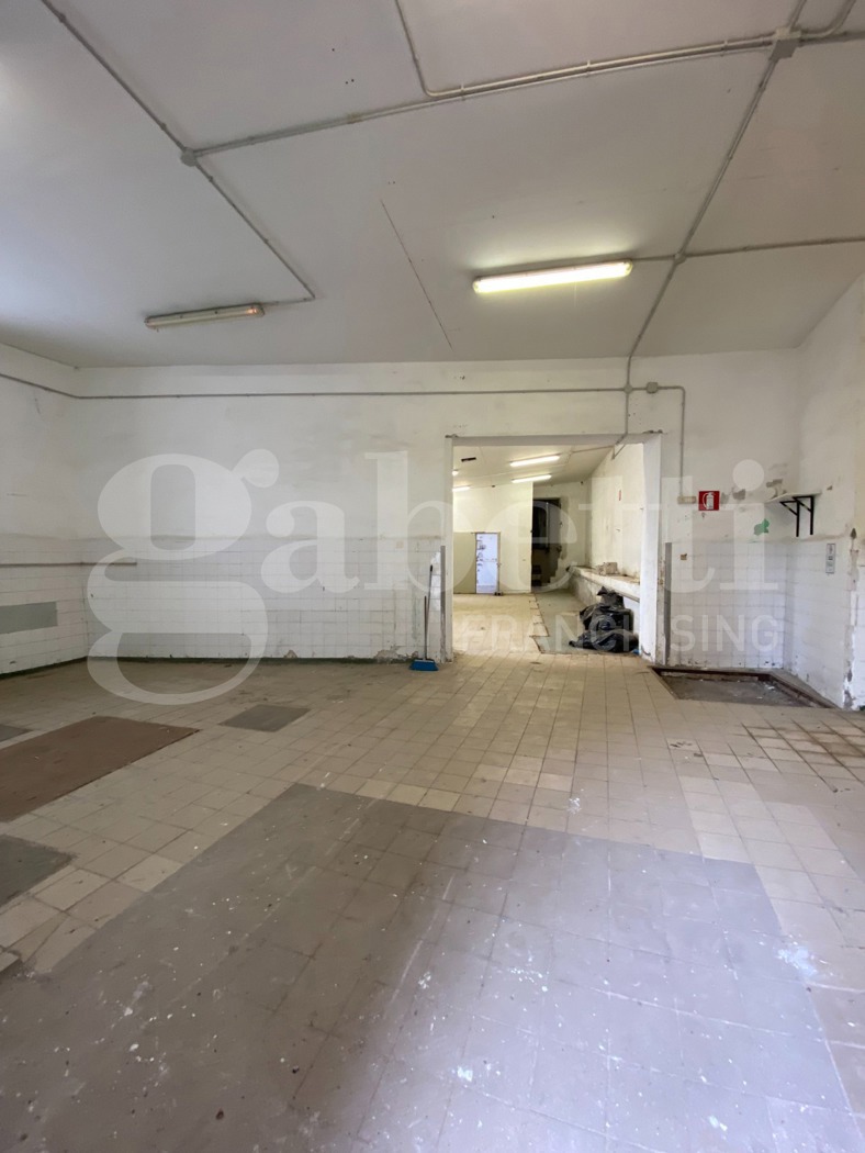 Magazzino in vendita a Marino