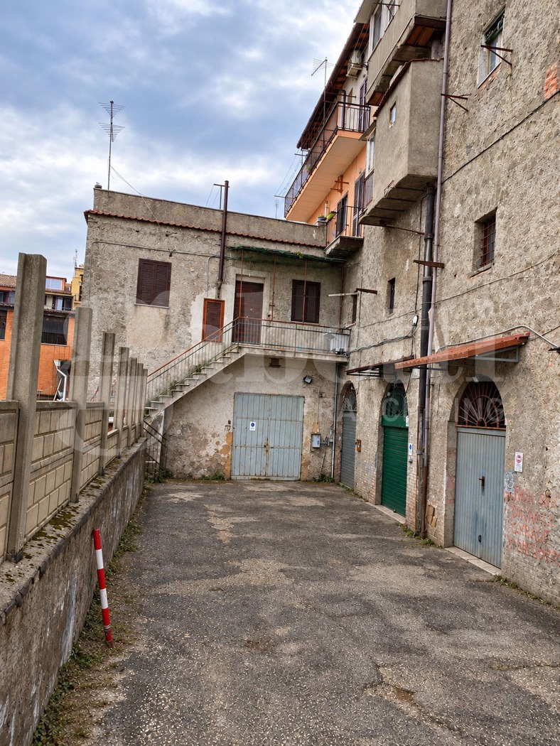 Magazzino in vendita a Marino