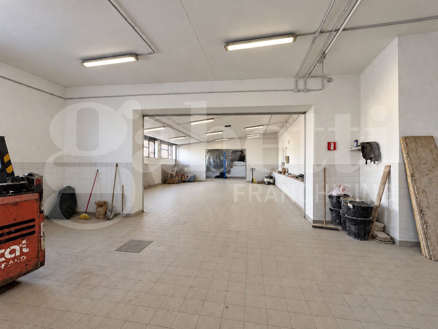 Magazzino in vendita a Marino