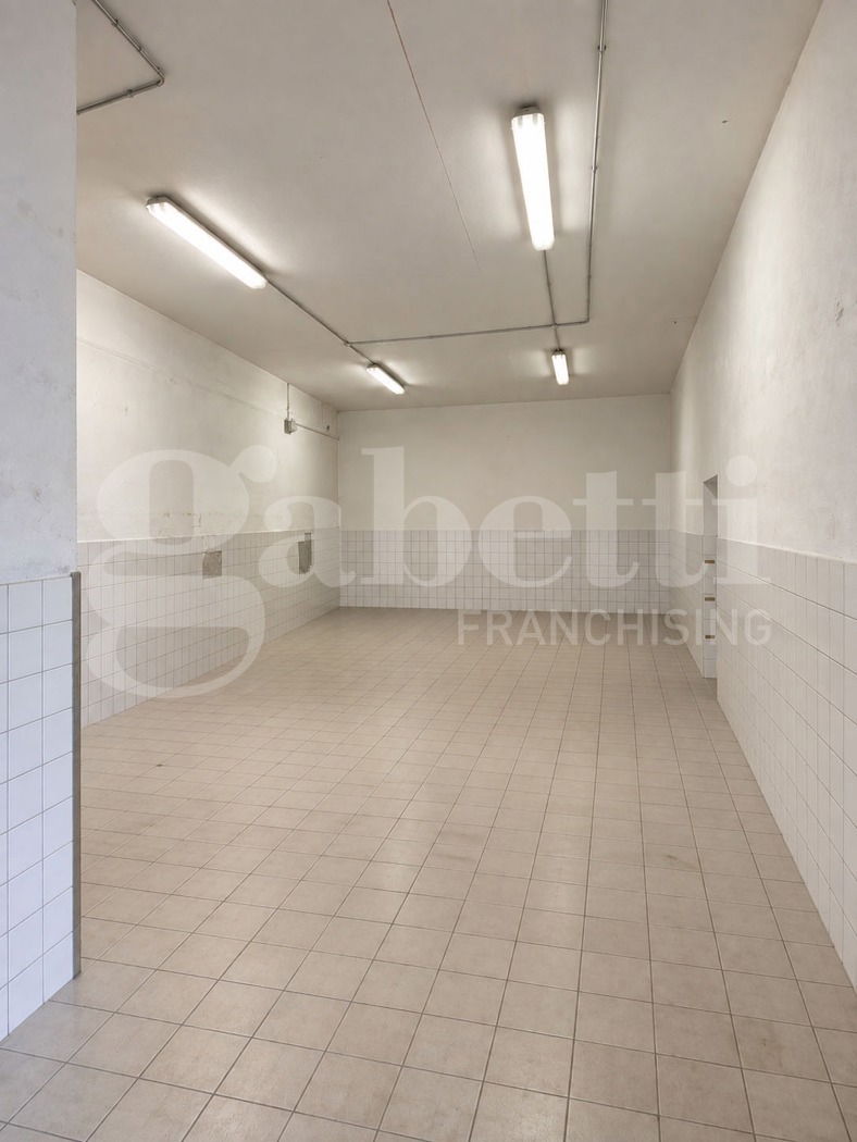 Magazzino in vendita a Marino