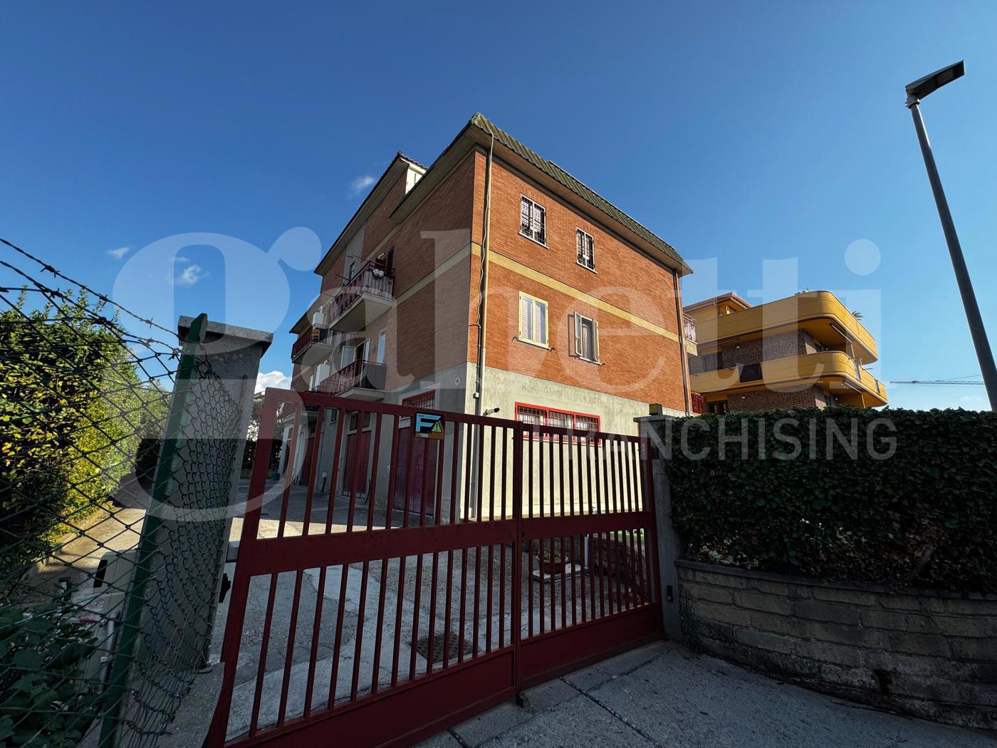 Quadrilocale da ristrutturare a Marino