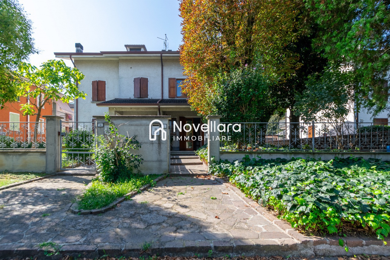 Casa indipendente con giardino a Novellara