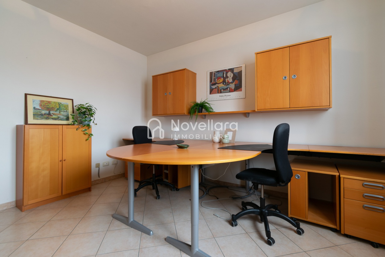 Ufficio con terrazzo a Novellara