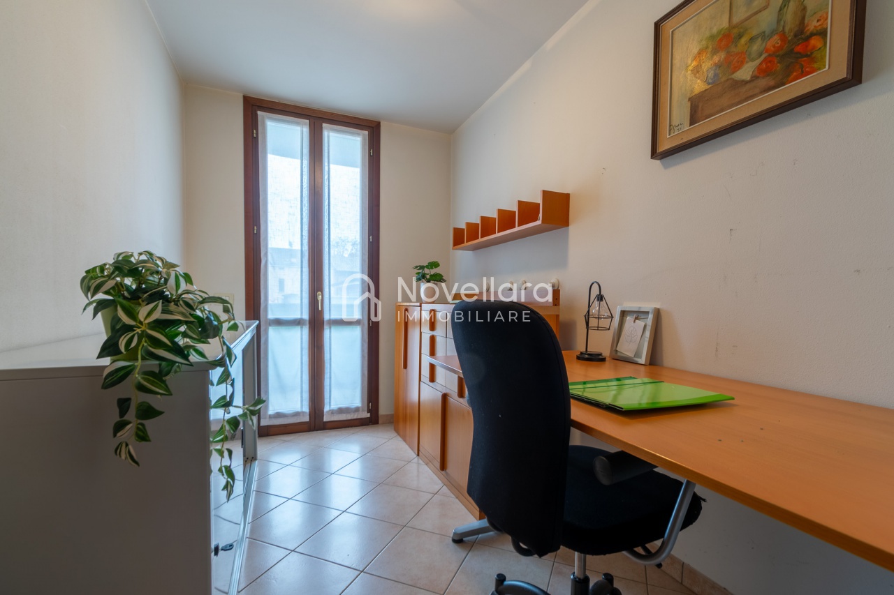 Ufficio con terrazzo a Novellara