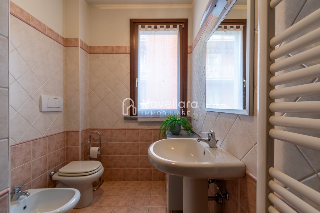 Ufficio con terrazzo a Novellara