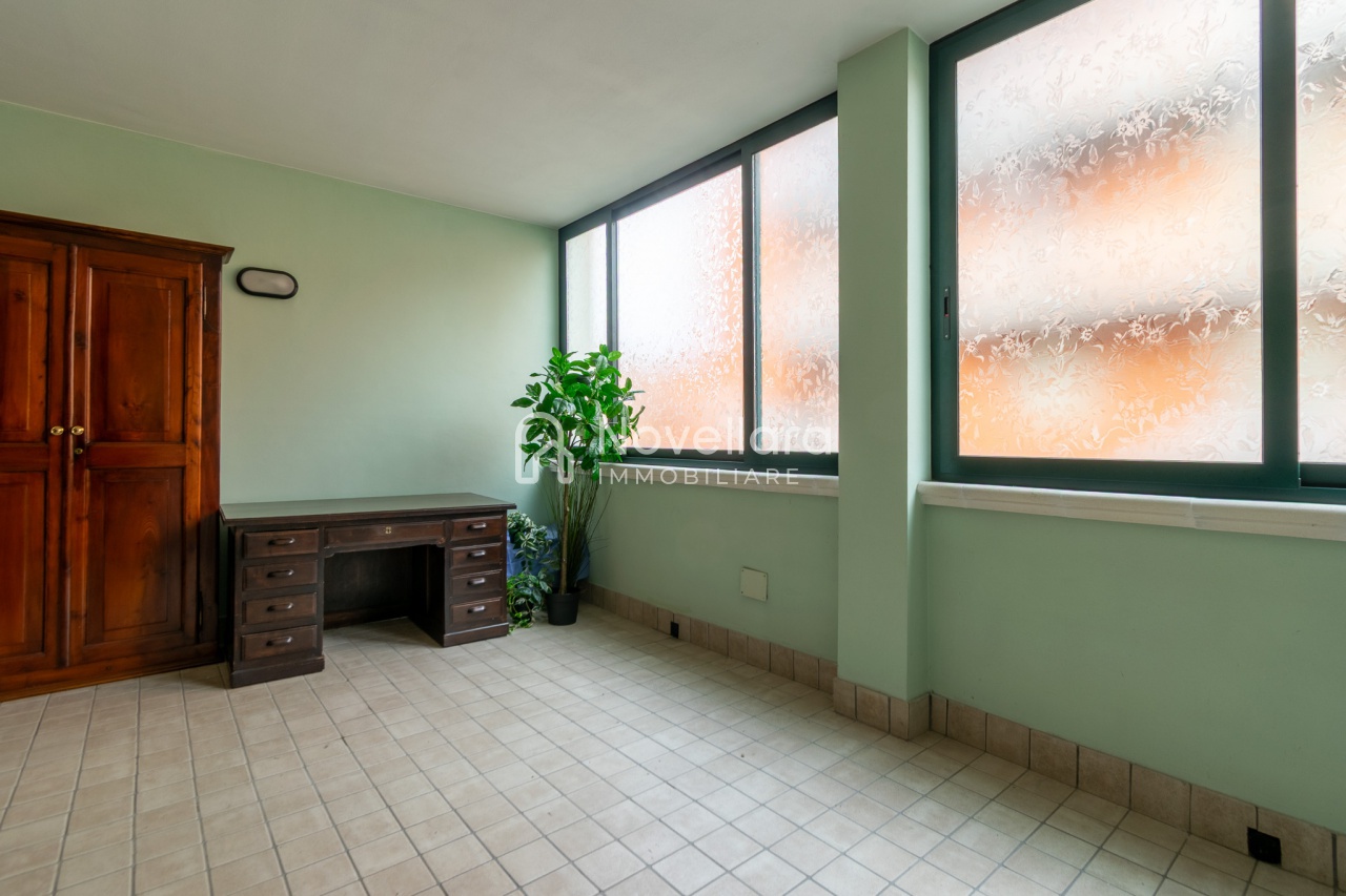 Ufficio con terrazzo a Novellara