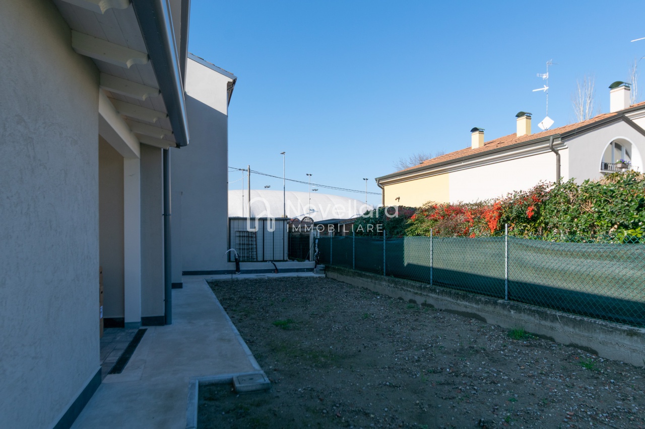 Villa con box a Guastalla