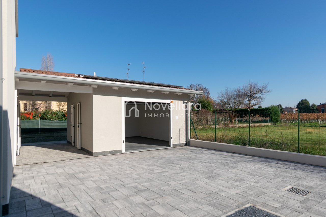 Villa con box a Guastalla