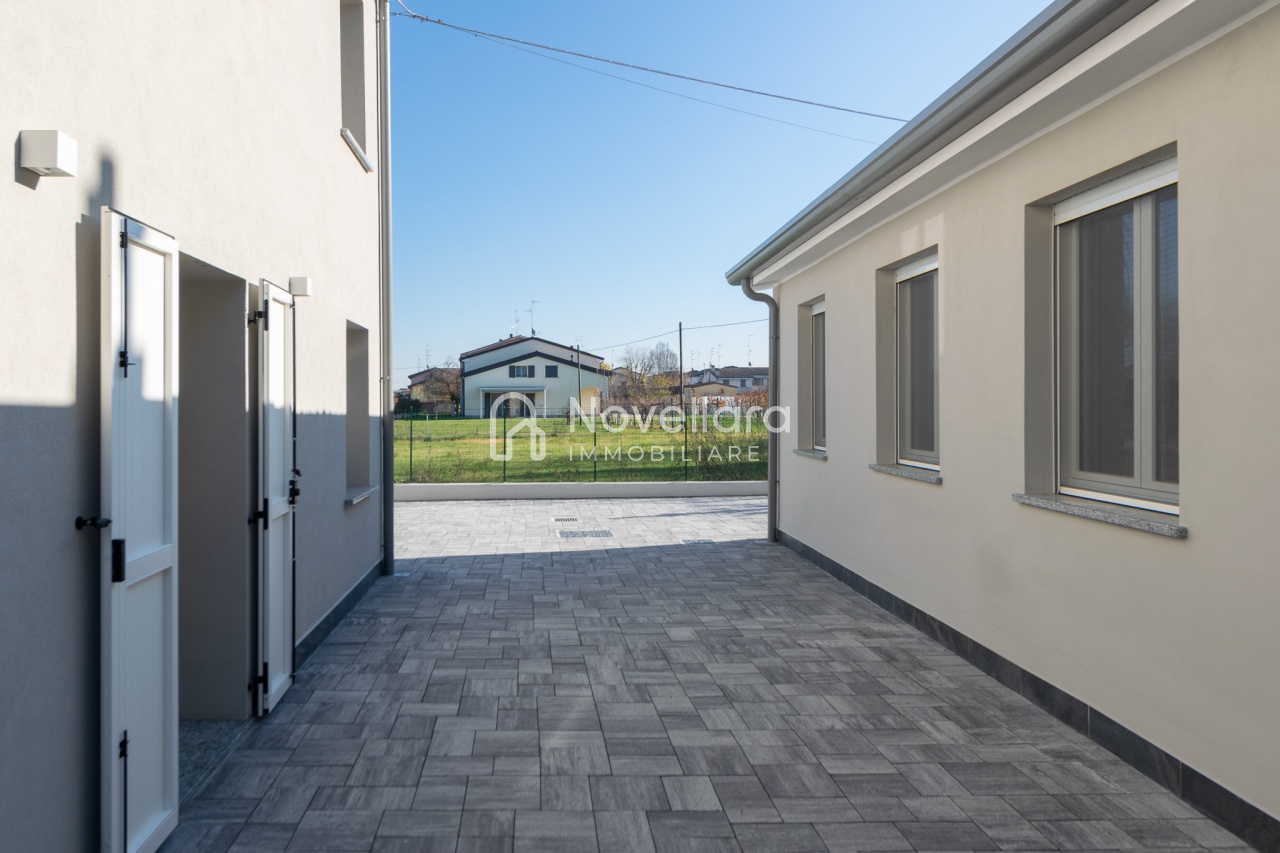 Villa con box a Guastalla