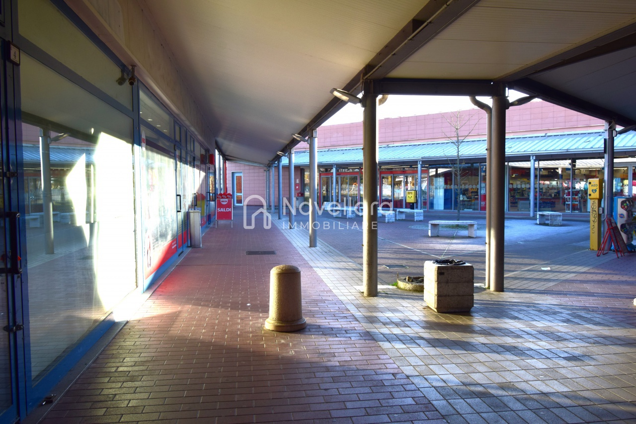 Locale commerciale in affitto a Novellara