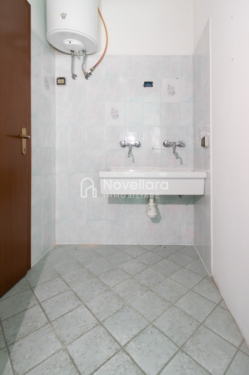 Locale commerciale in vendita a Novellara