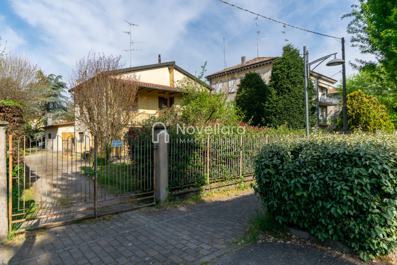 Villa con giardino a Novellara