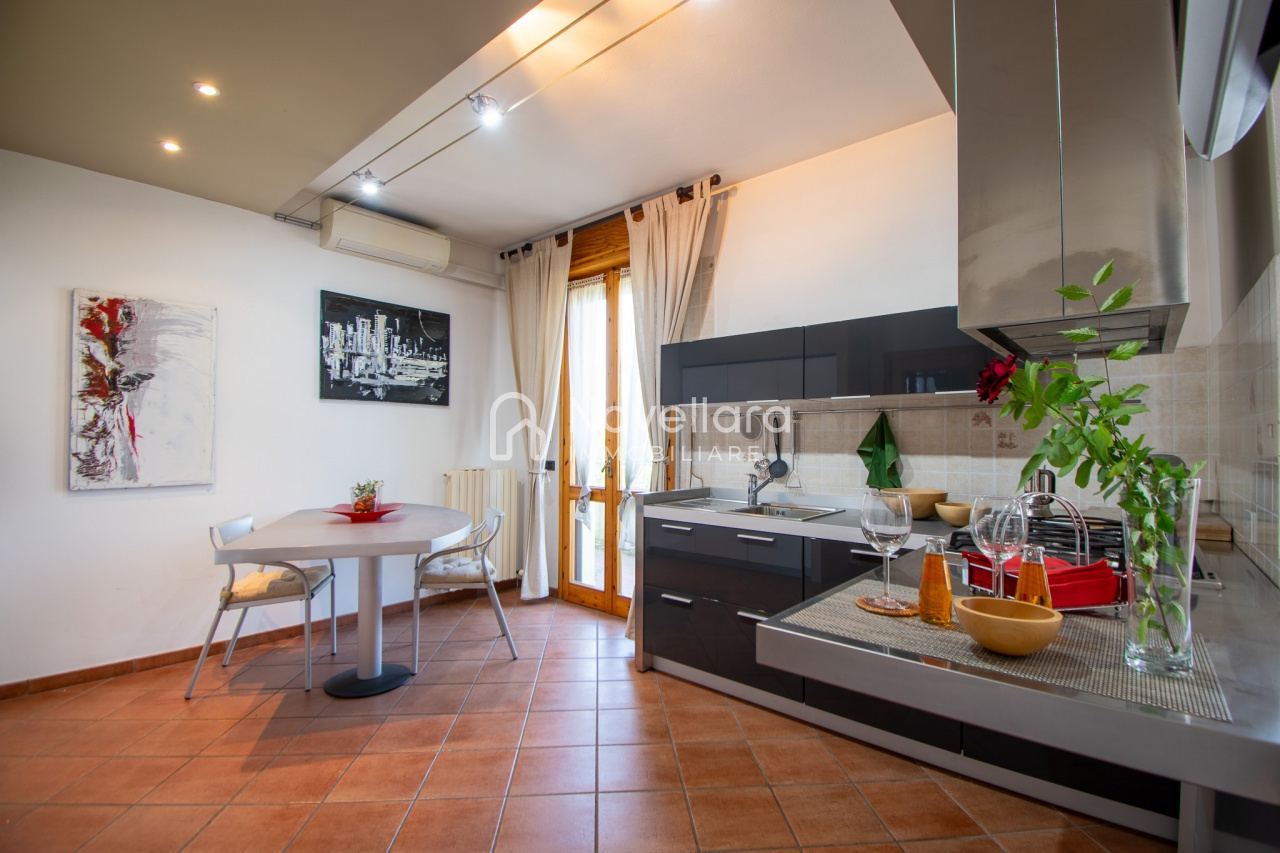 Capannone con giardino a Novellara