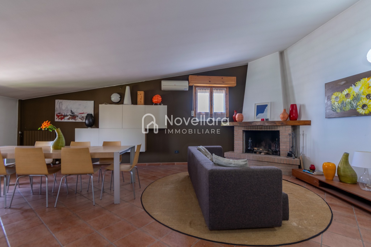 Capannone con giardino a Novellara