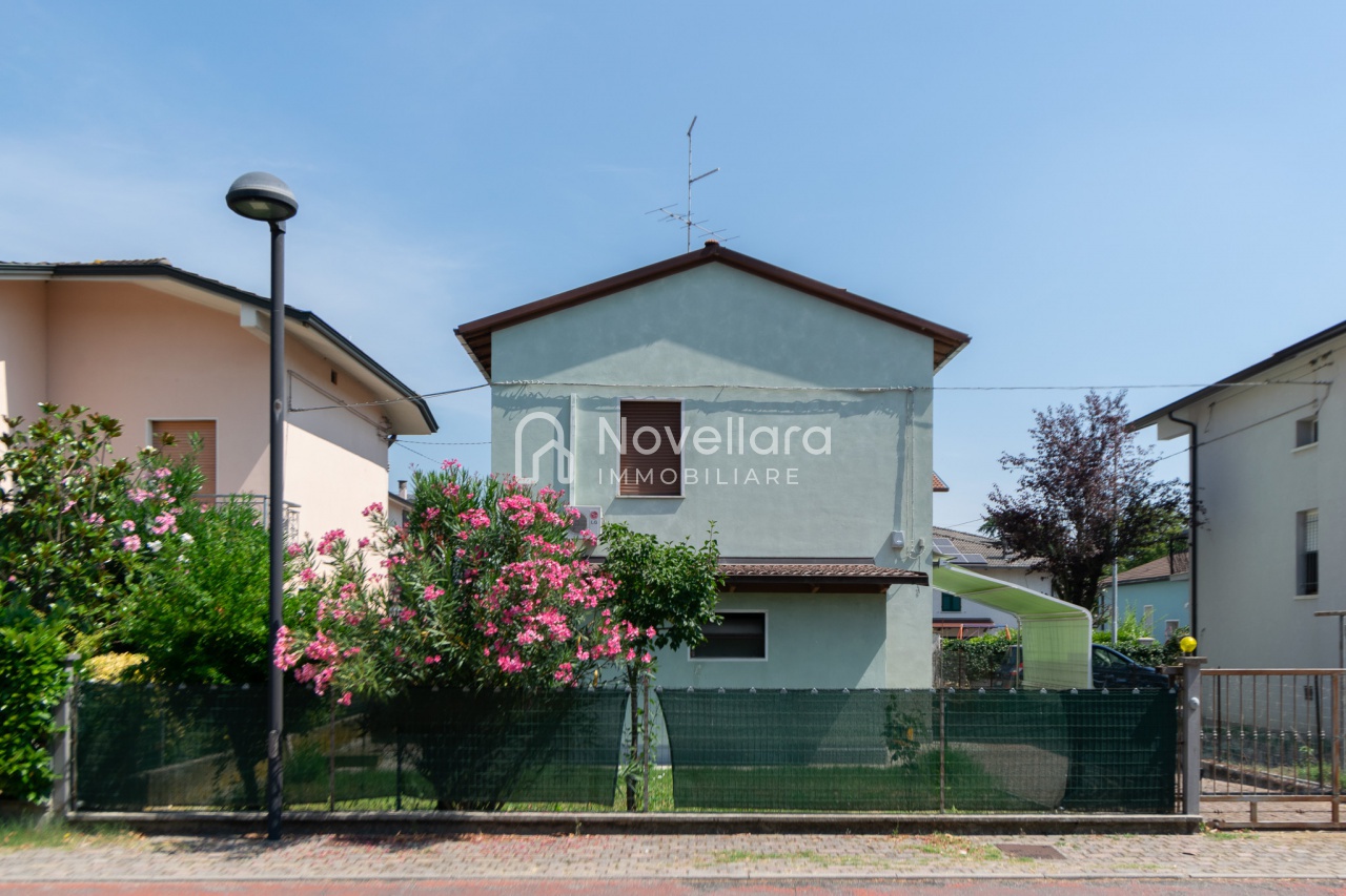 Casa indipendente con giardino a Novellara